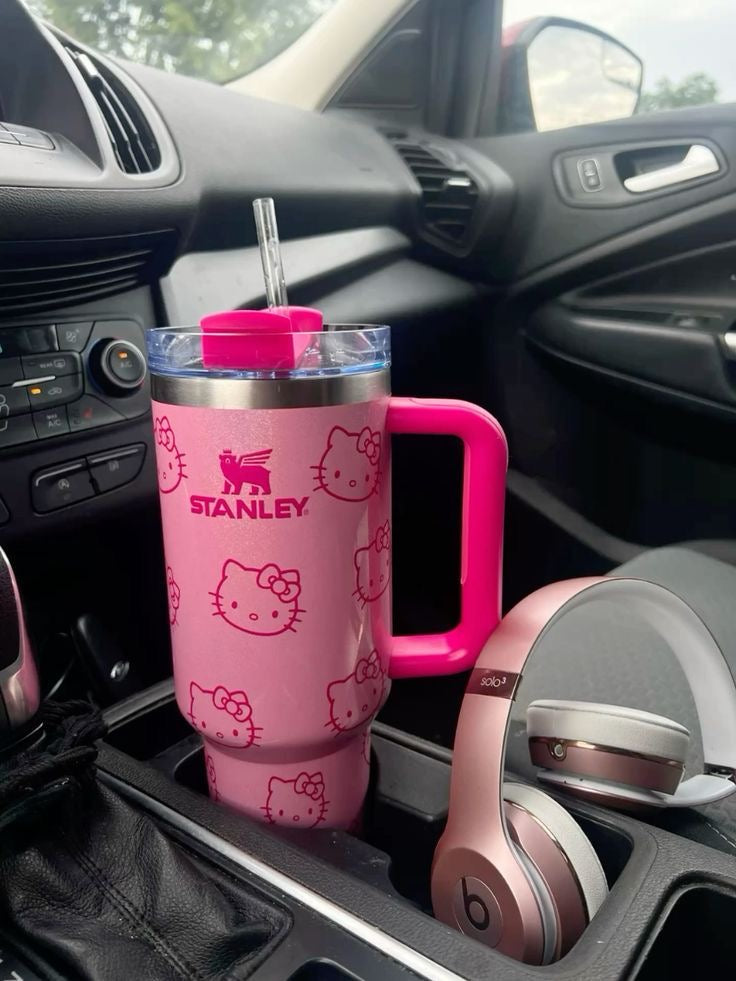 كوب ستانلي وردي اللون من هالو كيتي