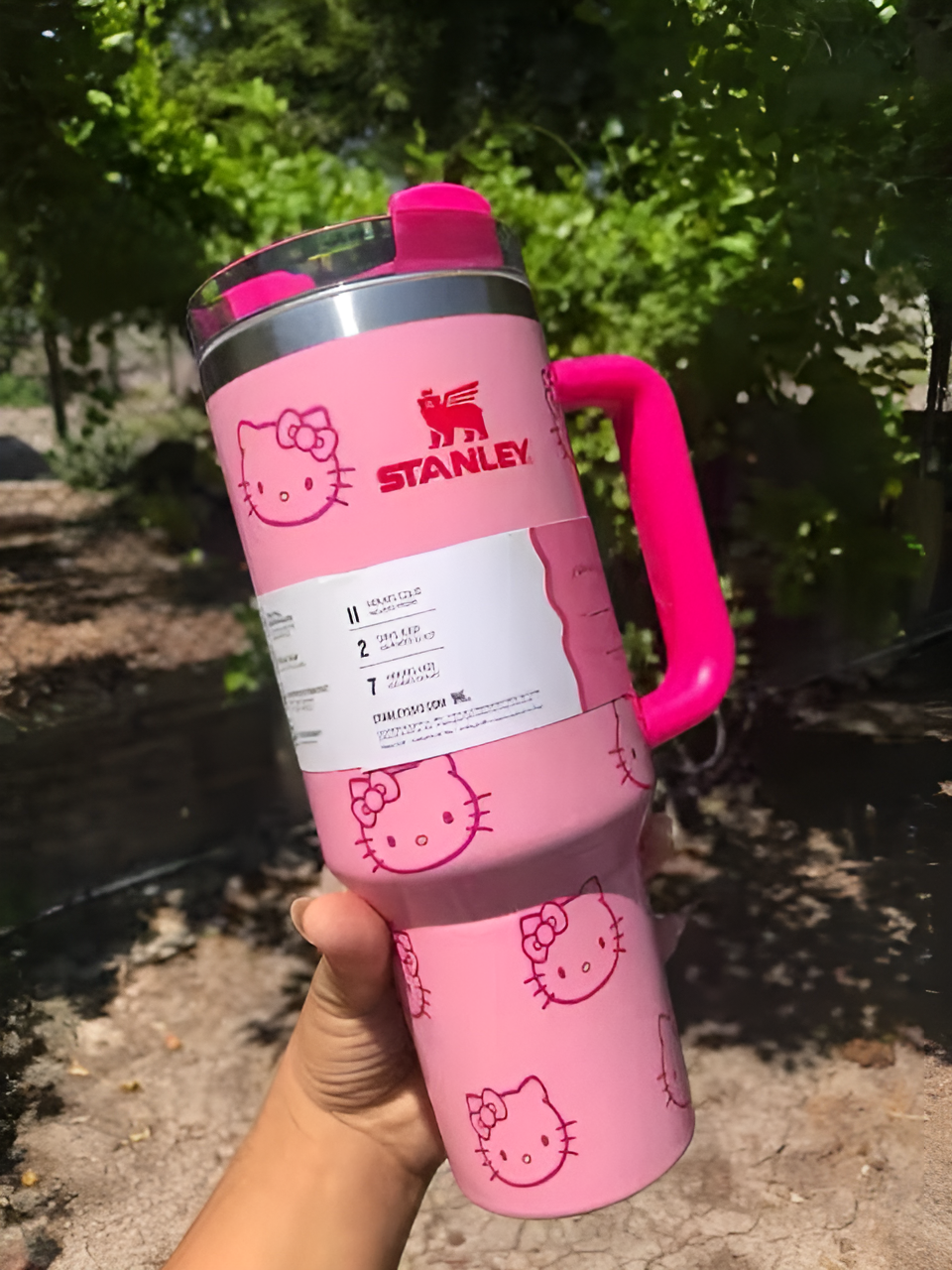 كوب ستانلي وردي اللون من هالو كيتي